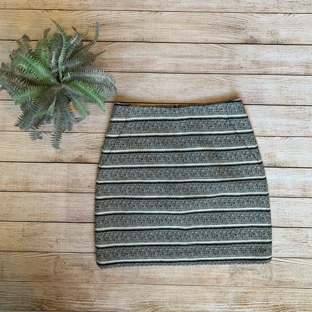 Ann Taylor • gray black&white striped pencil skirt